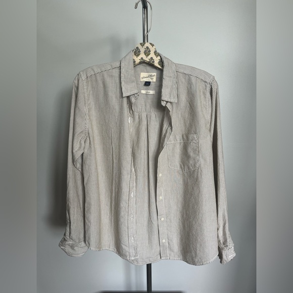 Universal Threads Button Down - Picture 1 of 3